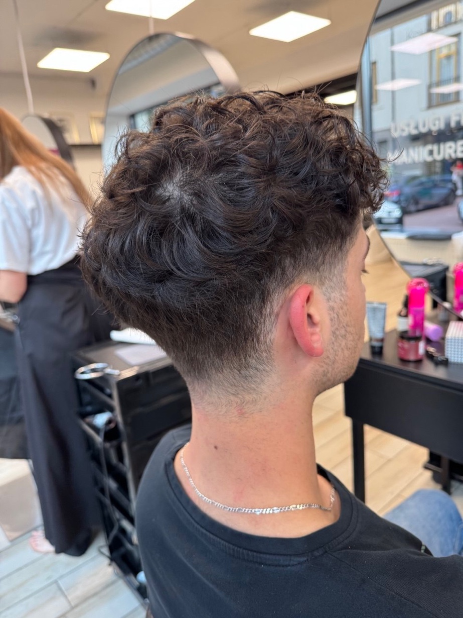 Strzyżenie męskie kręcone
