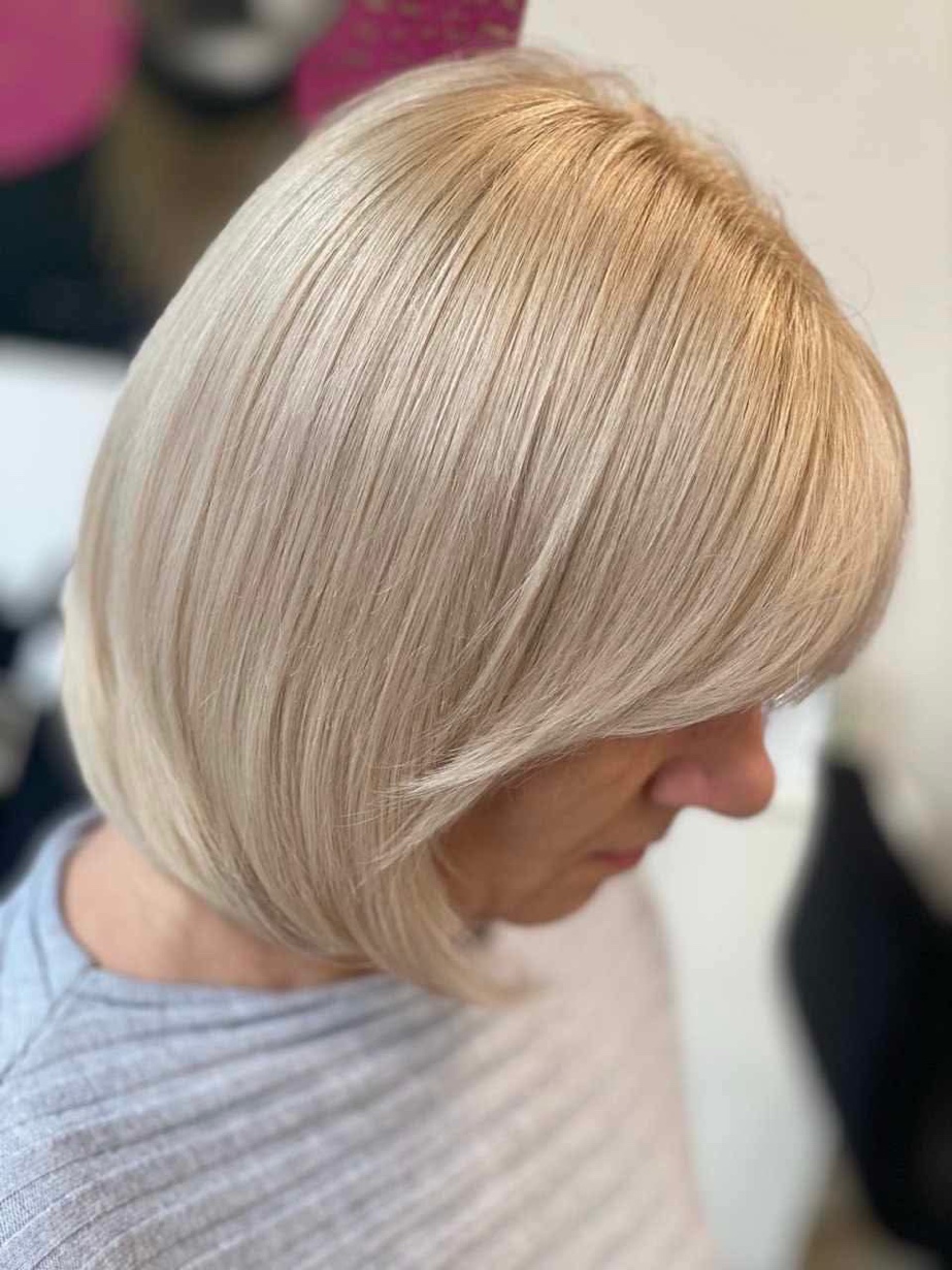 Strzyżenie blond bob