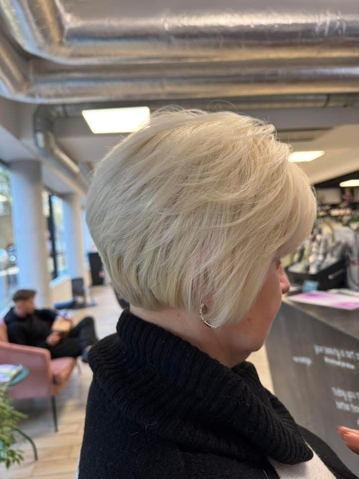 Platynowy blond — realizacja Krem Beauty